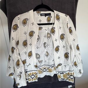 Zara MEDIUM White Openfront Jacket with Mustard & Black Paisley Embroidery